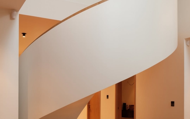 Çeşme Merdiven Firmaları & Fiyatları | Villa Projeleri İçin Güncel Rehber